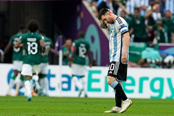 ميسي يكشف عن ردة فعل نجليه عقب خسارة الأرجنتين أمام السعودية