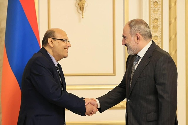 دعوة من الرئيس السيسي لرئيس الوزراء الأرميني للمشاركة فى قمة العالم بشرم الشيخ