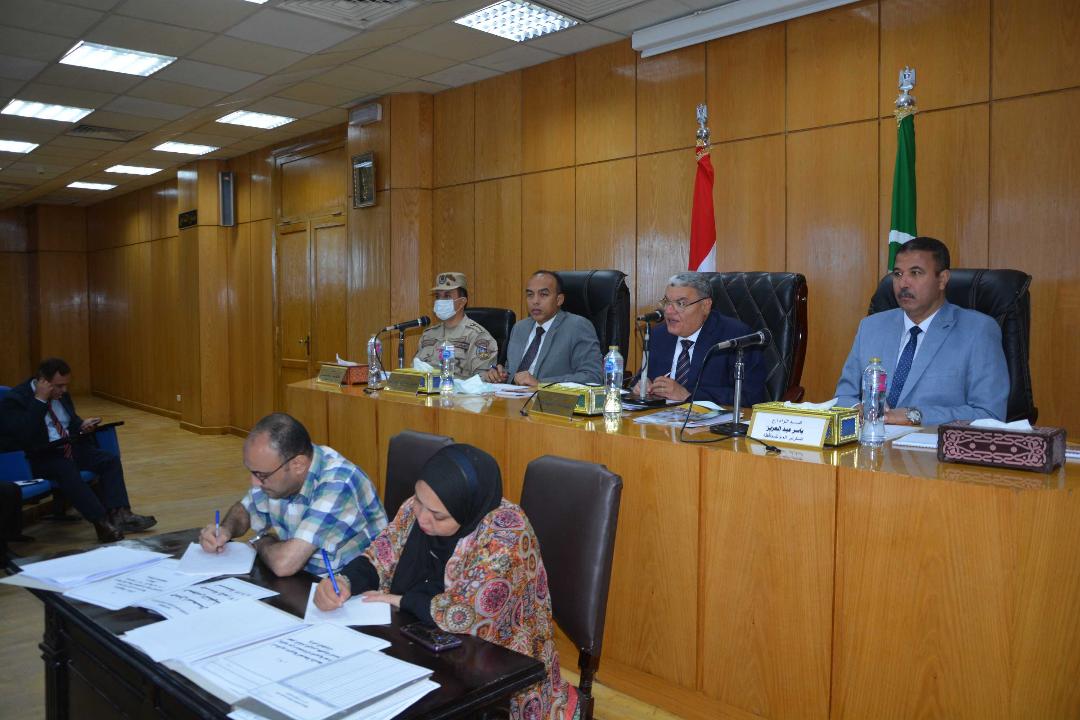 محافظ المنيا يوجه بتسهيل فريق عمل وزارة المالية، لنشر وتعميم نظام إدارة المرتبات