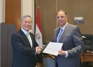 سفير كوريا الجنوبية الجديد لدي القاهرة يقدم أوراق اعتماده للخارجية المصرية