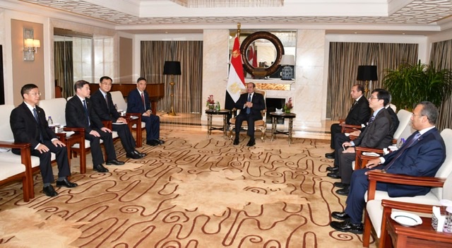 السيسي يبحث مع رئيس مجموعة هندسة الطاقة الصينية زيادة حجم الاستثمارات في مصر