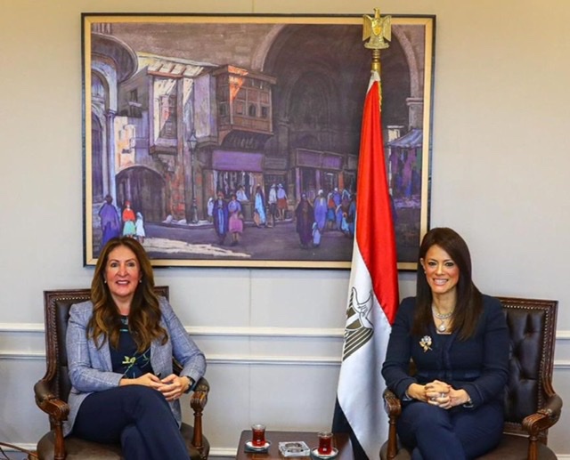 سفيرة أمريكا بالقاهرة : الولايات المتحدة تستثمر 130 مليون دولار لدعم التنمية في مصر