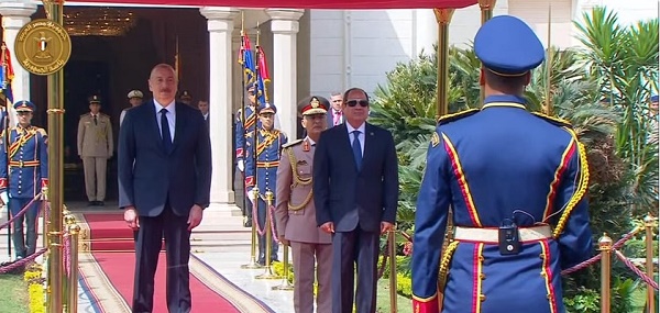 الرئيس السيسي يستقبل نظيره الأذربيجاني بقصر الاتحادية
