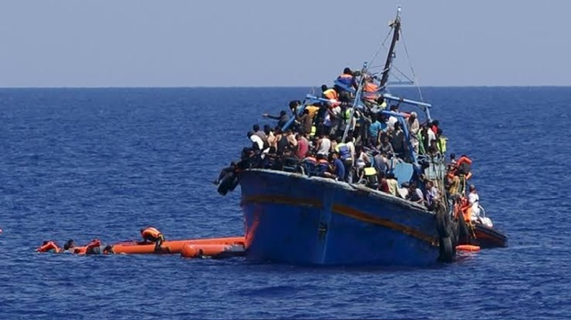 الخارجية تتابع غرق مركب يقل مصريين قرب جزيرة كريت اليونانية