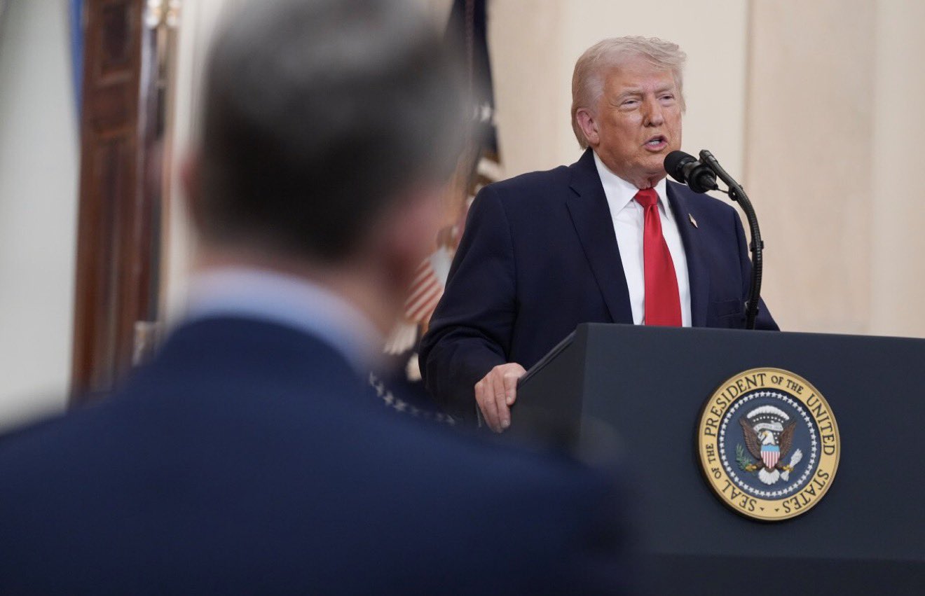 ترامب يمدد مهلة إيران لفجر الأربعاء ويهدد باستهداف محطات الطاقة والجسور