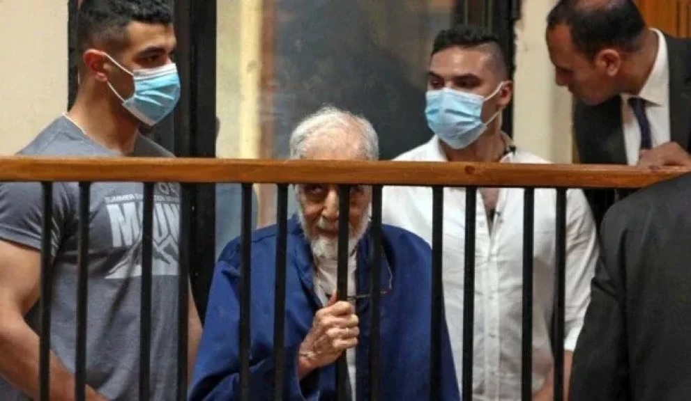 حكم بالسجن المؤبد على القيادى الاخوانى محمود عزت و36 آخرين في قضية التخابر